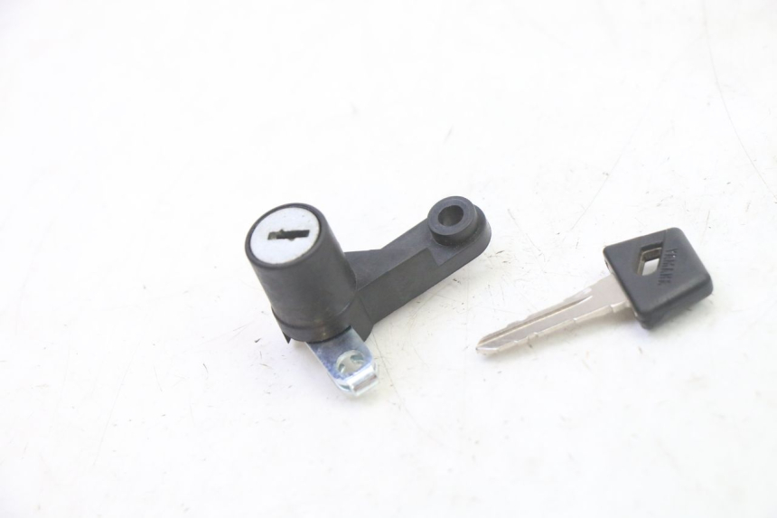photo de VERROUILLAGE SELLE YAMAHA XMAX X-MAX 125 (2021 - 2025)