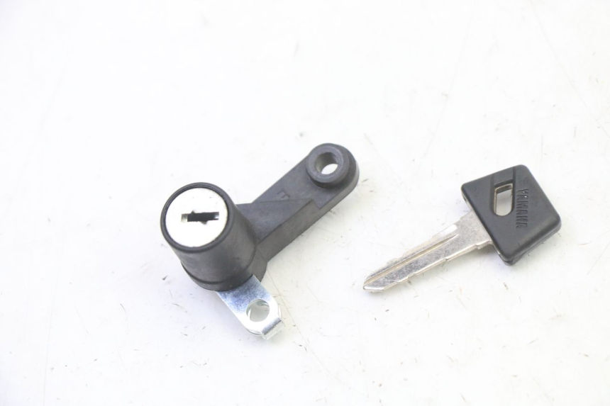 photo de VERROUILLAGE SELLE YAMAHA XMAX X-MAX 125 (2021 - 2025)