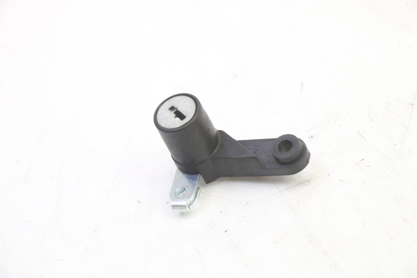 photo de VERROUILLAGE SELLE YAMAHA XMAX X-MAX 125 (2021 - 2025)