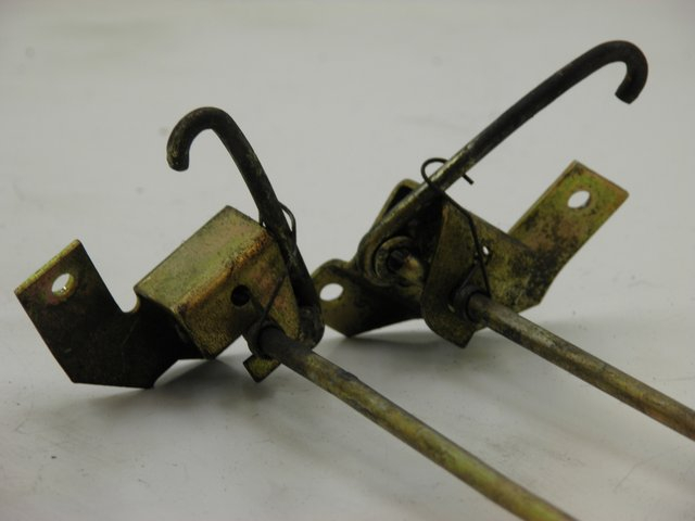 photo de VERROUILLAGE TRAPPE PIAGGIO VESPA PX 125 (1997 - 2007)