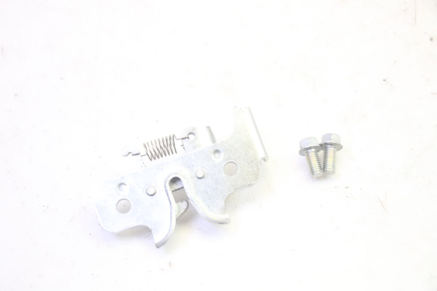 photo de VERROUILLAGE TRAPPE YAMAHA TRICITY 300 (2020 - 2024) - Zoom état d’usage