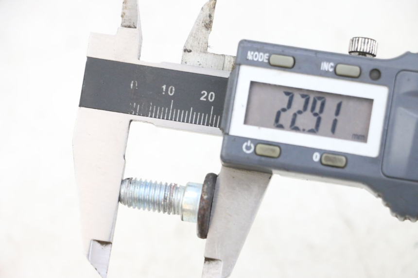 photo de VIS DISQUE DE FREIN HYOSUNG GV AQUILA 125 (2000 - 2004) - Détail de la pièce