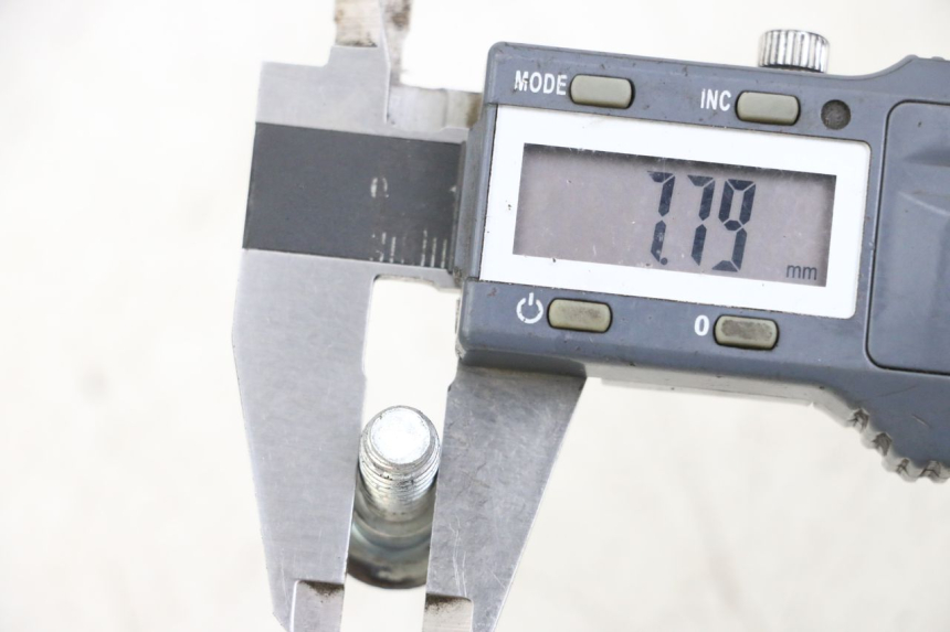 photo de VIS DISQUE DE FREIN HYOSUNG GV AQUILA 125 (2000 - 2004) - Zoom état d’usage