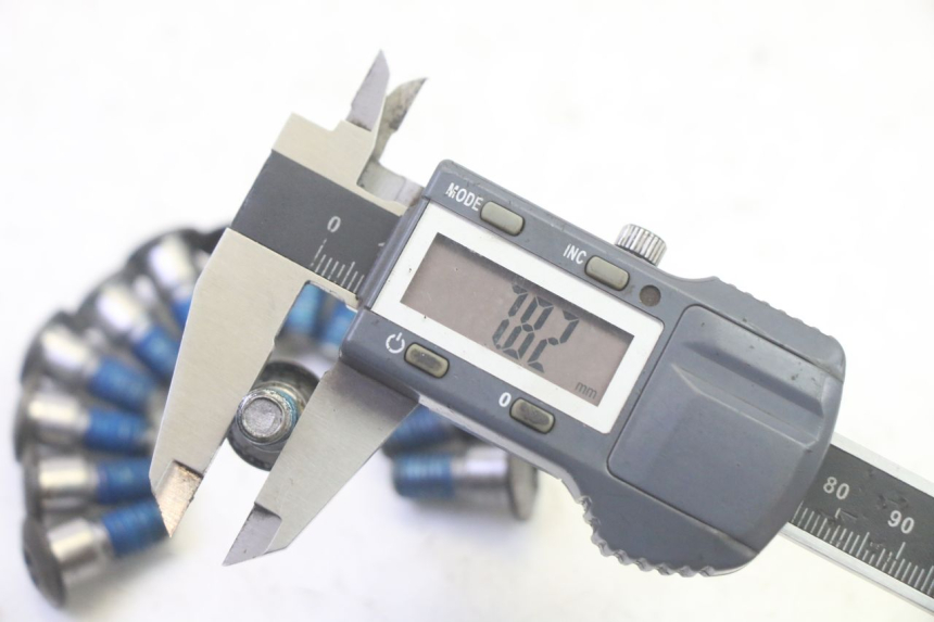 photo de VIS DISQUE DE FREIN SUZUKI DL V STROM 1000 (2002 - 2007) - Zoom état d’usage