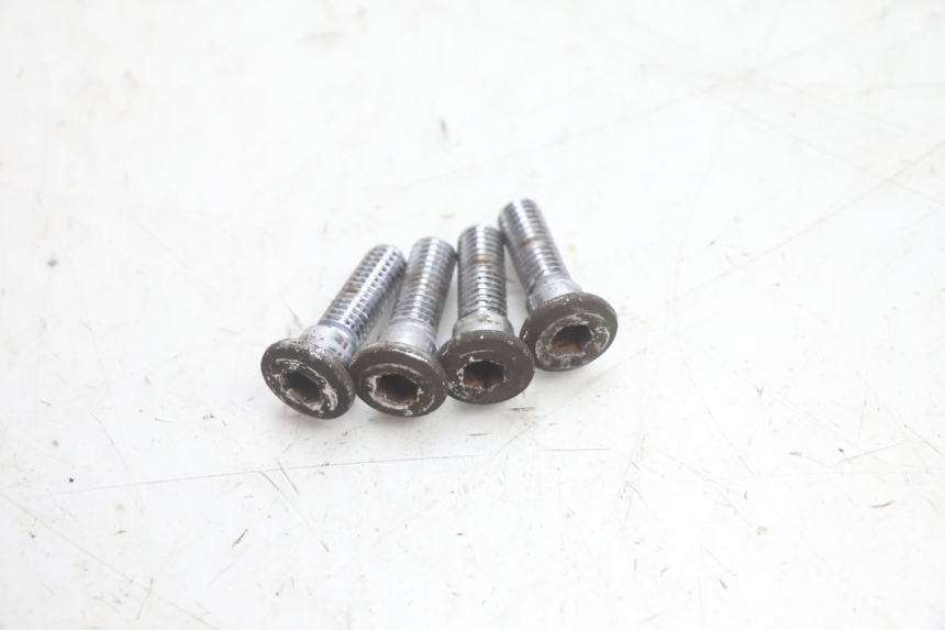 photo de VIS DISQUE DE FREIN CF MOTO E-CHARM 125 (2005 - 2008) - Zoom état d’usage
