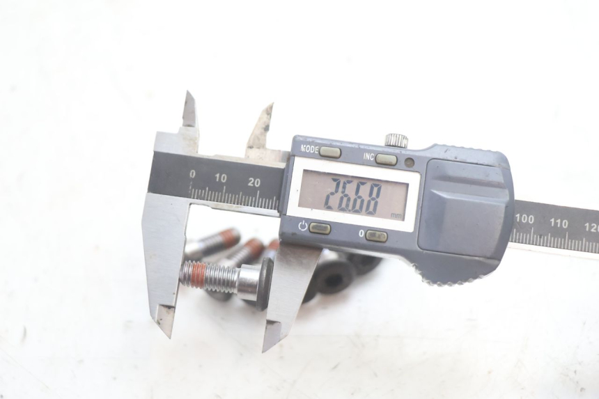 photo de VIS DISQUE DE FREIN HONDA FJS SILVER WING SILVERWING 400 (2005 - 2008) - Zoom état d’usage
