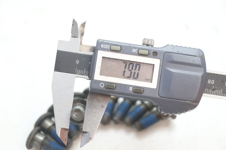 photo de VIS DISQUE DE FREIN KYMCO GRAND DINK 125 (2008 - 2014) - Zoom état d’usage
