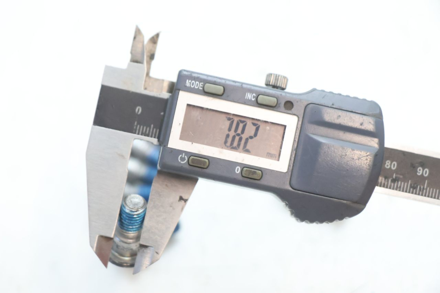 photo de VIS DISQUE DE FREIN SUZUKI GSR 600 (2005 - 2012) - Zoom état d’usage