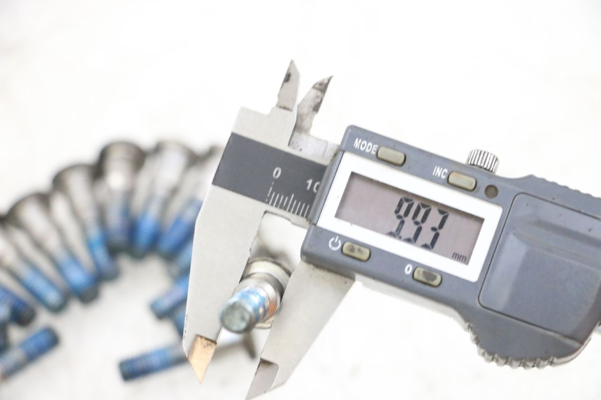 photo de VIS DISQUE DE FREIN SUZUKI GSXR GSX-R 1000 (2003 - 2004) - Détail de la pièce