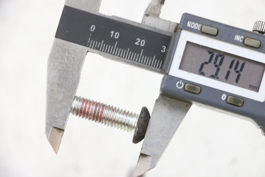 photo de VIS DISQUE DE FREIN PEUGEOT KISBEE 4T 50 (2010 - 2017) - Zoom état d’usage