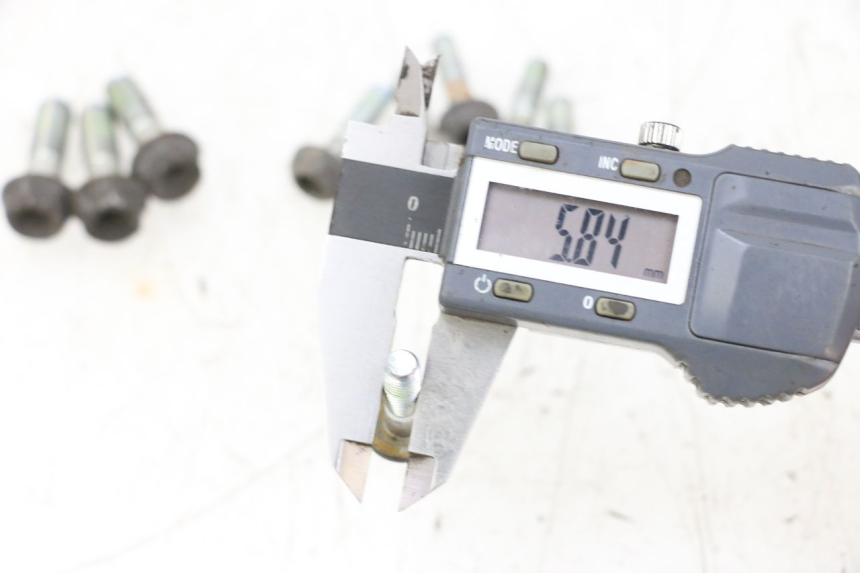 photo de VIS DISQUE DE FREIN HONDA NSR R 125 (1994 - 2003) - Zoom état d’usage