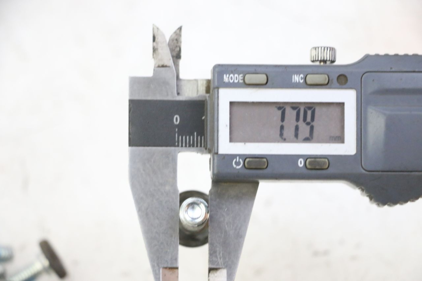 photo de VIS DISQUE DE FREIN YAMAHA X-MAX XMAX 250 (2006 - 2009)