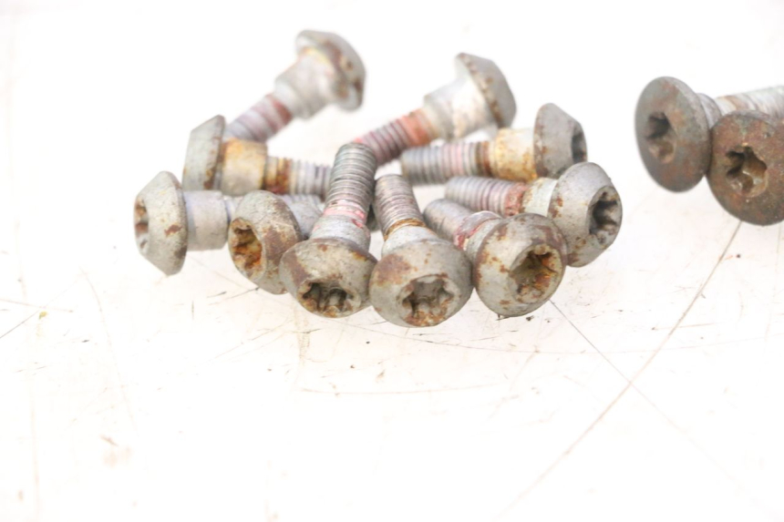 photo de VIS DISQUE DE FREIN YAMAHA YZF R6 600 (2008 - 2009) - Points de fixation